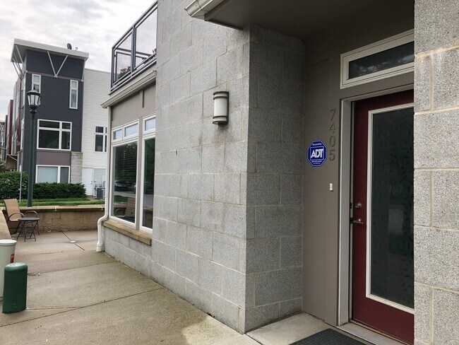 Building Photo - Located in the Detroit-Shoreway Area