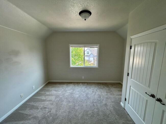 Building Photo - Spacious Saddlebrook Home with Bonus Room, Office & No Rear Neighbors