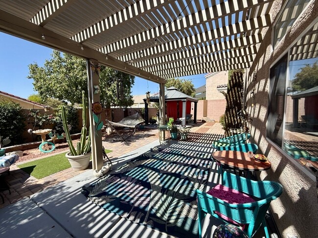 Building Photo - Single-Story Home with Solar, 3-Car Garage & Covered Patio