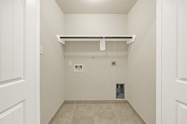 Building Photo - 17002 Devon Dogwood Trail