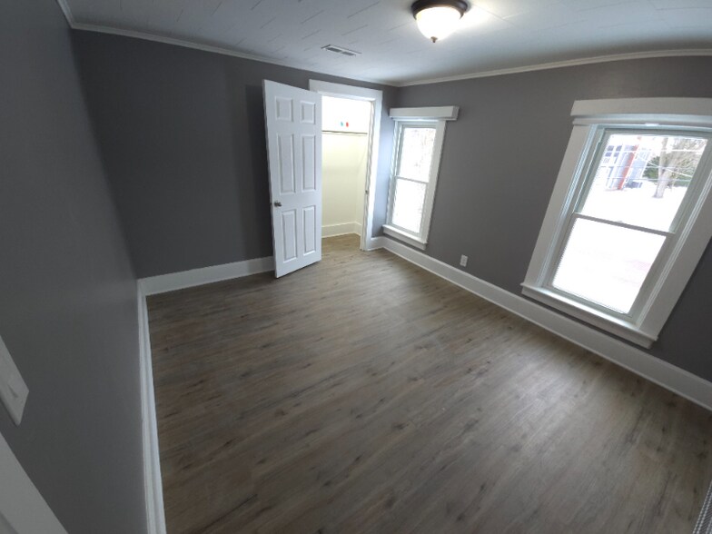 Building Photo - 10906 North St