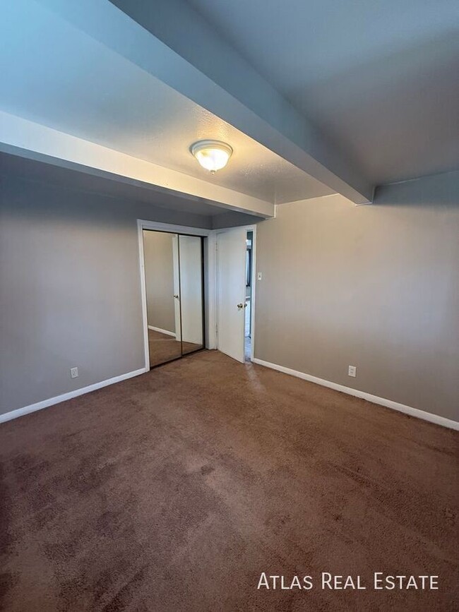 Building Photo - 1413 S Ames St