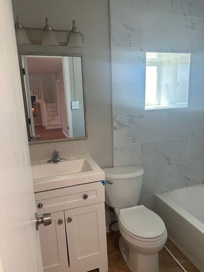 Primary Photo - 3 bedroom 1 bath house