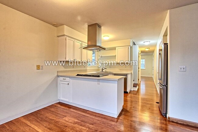 Building Photo - 3 Bed, 2.5 Bath Condo with 1 Car Garage Ne...