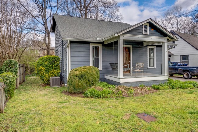 Building Photo - 3 Bed, 2 Bath Home in Prime Sylvan Park Lo...