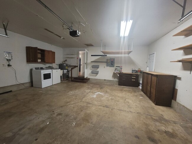 Building Photo - Charming 3 bedroom 2 bath.