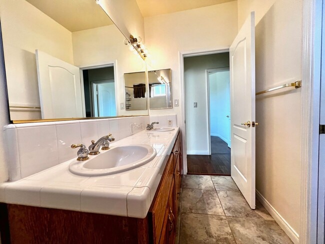 Building Photo - 11116 Southwales Ct