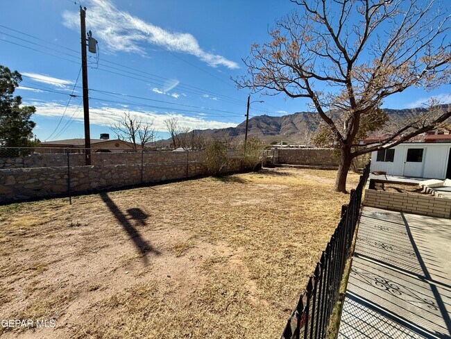 Building Photo - 2900 Polk Ave