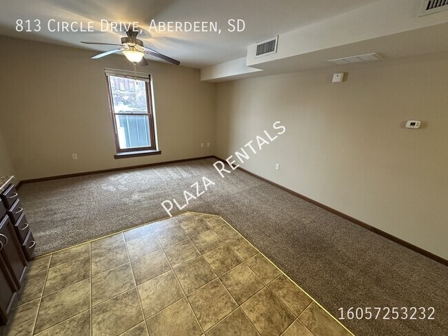 Building Photo - 214 S Kline St