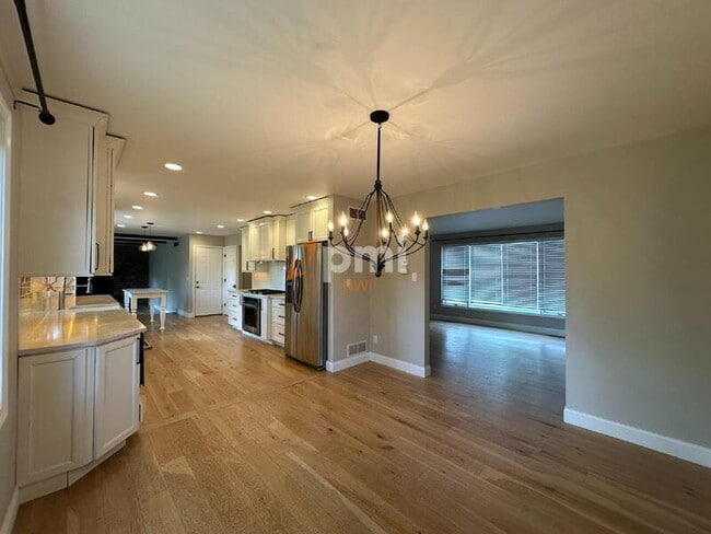 Building Photo - 9604 Walnut Dr