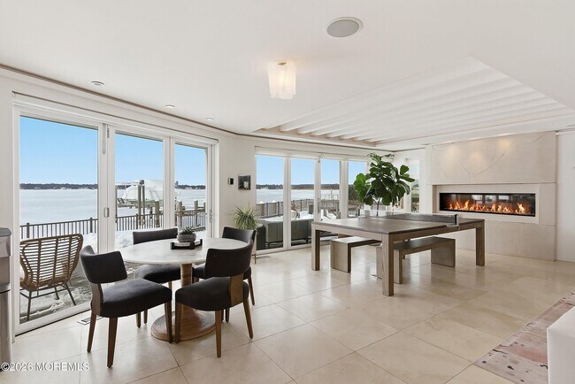 Building Photo - 7 Circle Dr