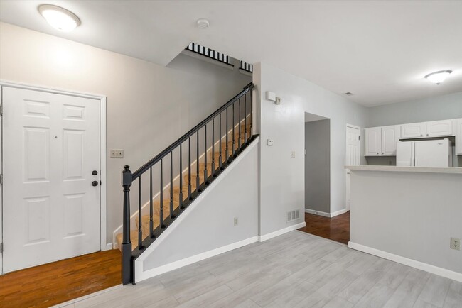 Building Photo - Spacious 2-Bedroom Townhome in St. Charles...