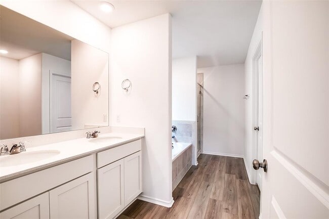 Building Photo - 1740 Catahoula Dr