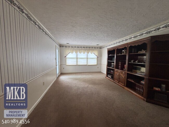 Building Photo - 5056 Catawba Valley Dr