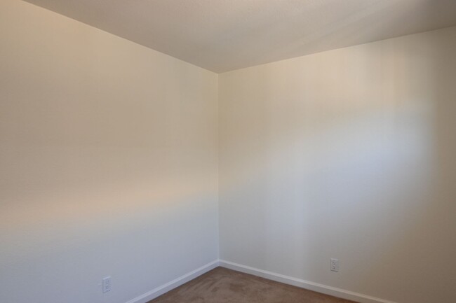 Building Photo - 2/1 - Central Redwood City Location - Hwy ...