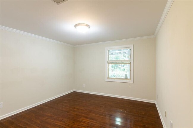 Building Photo - 3014 Skyland Dr NE