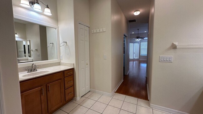 Building Photo - 1653 Cherry Ridge Dr