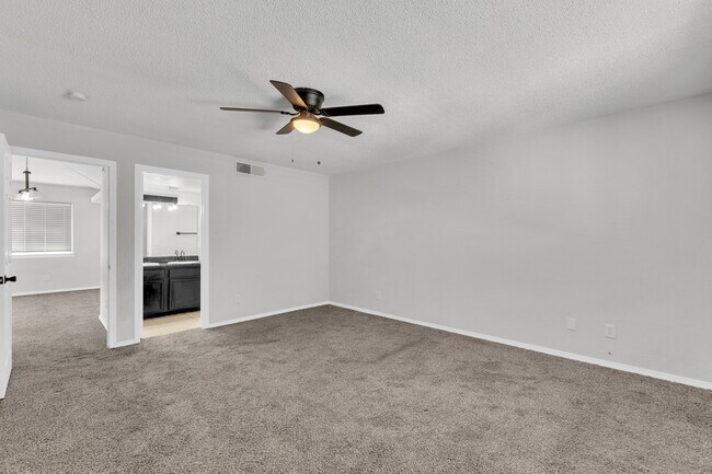 Building Photo - 10400 Valle Koki Dr