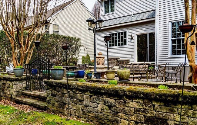 Building Photo - Gorgeous 4,000sqft  5-bed 3.5-bath Home near Chantilly Economic corridor