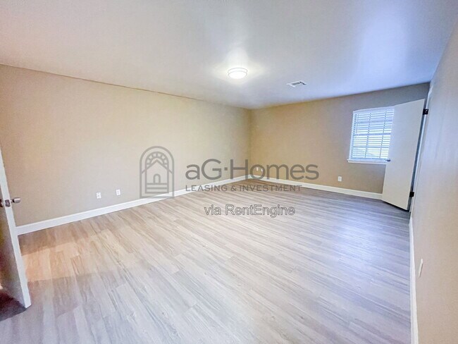 Building Photo - 8412 S Douglas Ave