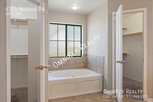 Building Photo - 6104 Alexus Dr
