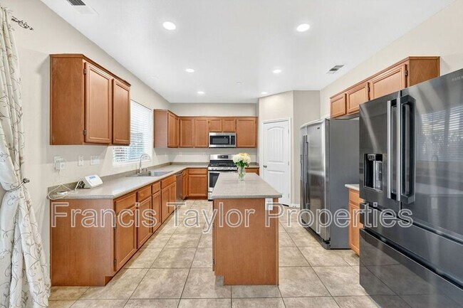 Building Photo - 504 Eureka Dr