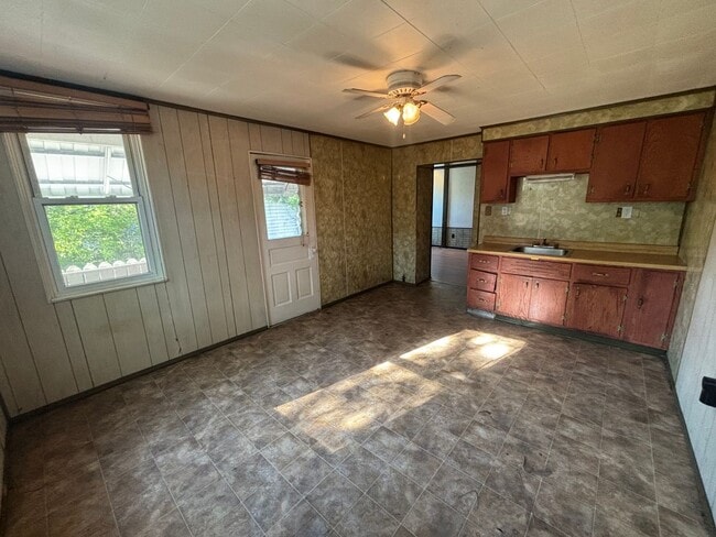 Building Photo - Rare 4 BR/ 2 BA Home with Multi-Generational Layout