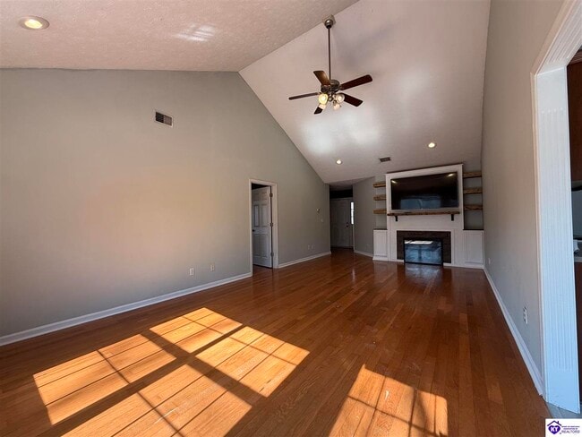 Building Photo - 115 Twin Oaks Dr