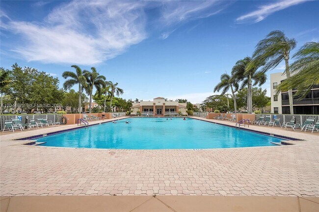 Building Photo - 7250 Fairfax Dr