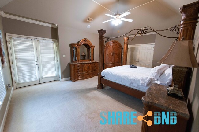 Building Photo - 48 Dartmouth Dr