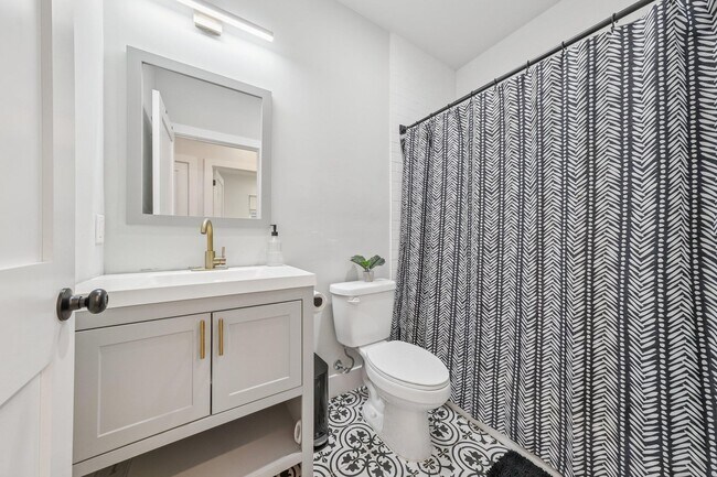 Building Photo - 183 Gates Ave