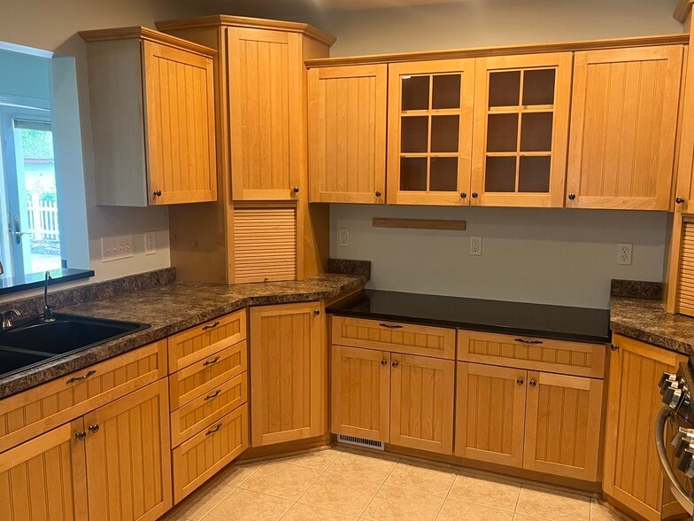 Kitchen (1) - 2116 Vine St