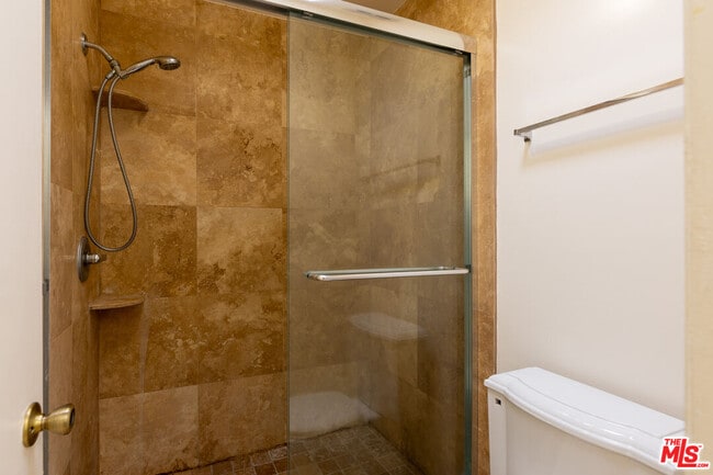 Building Photo - 1033 6th St