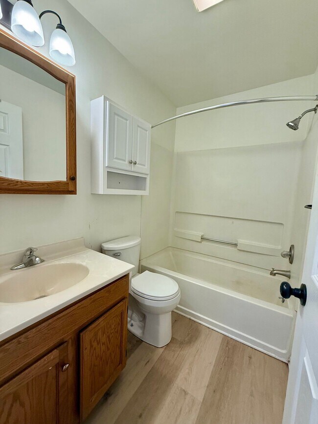 Building Photo - 202 Heatherwood Dr