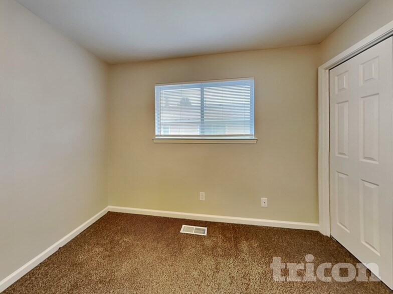 Building Photo - 1675 Van Petten St