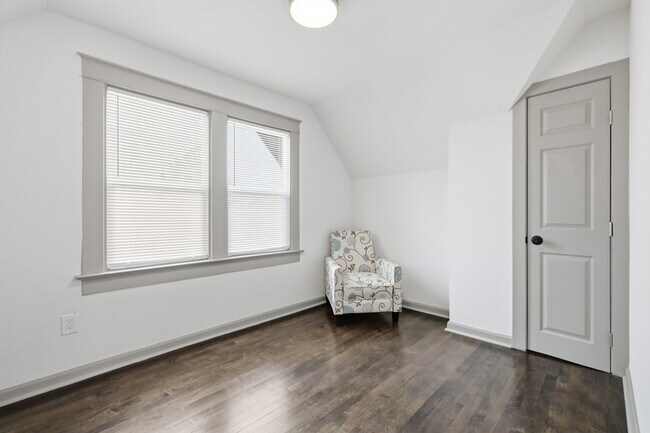Building Photo - 1311 E 29th St