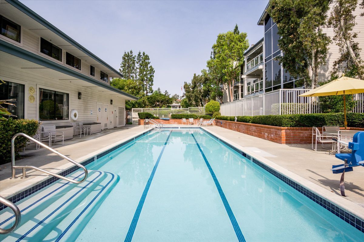 Building Photo - 1682 Circa Del Lago