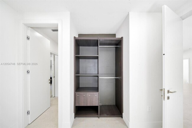 Building Photo - 899 NE 71st St
