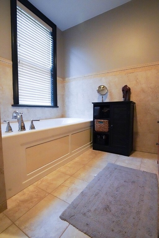 Building Photo - 95 Dix St