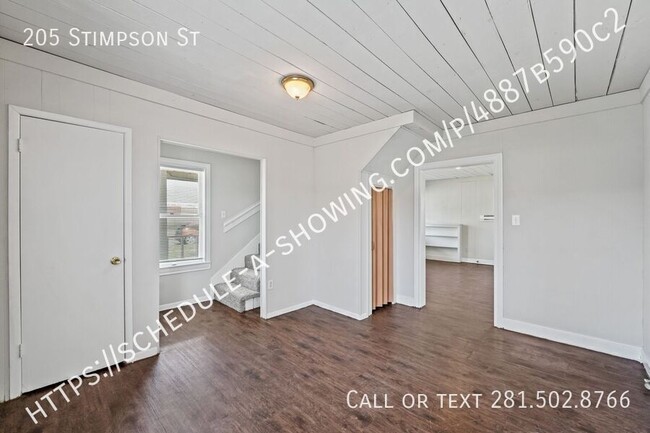 Building Photo - 205 Stimpson St