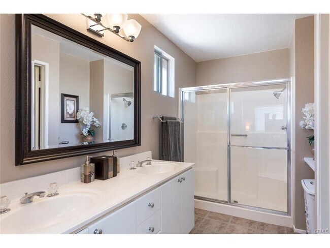 Building Photo - 2482 Sena St