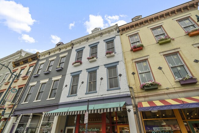 Building Photo - 122 W Elder St