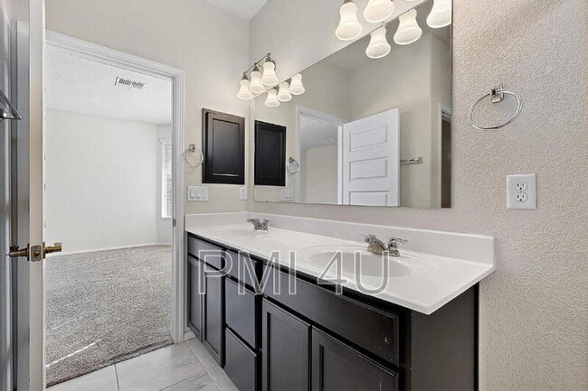 Building Photo - 7110 Overview Rd NE