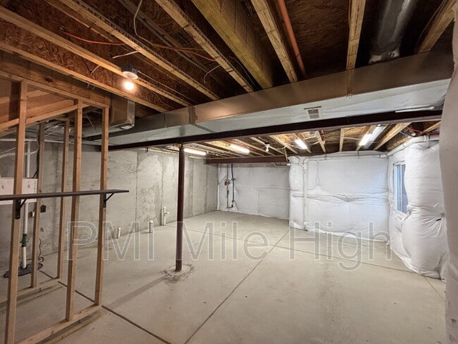 Building Photo - 12874 Jasmine St
