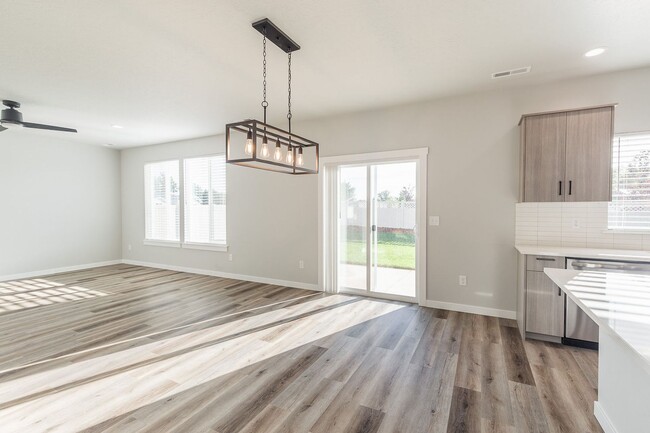 Building Photo - BRAND NEW 4 Bed 2.5 Bath Home