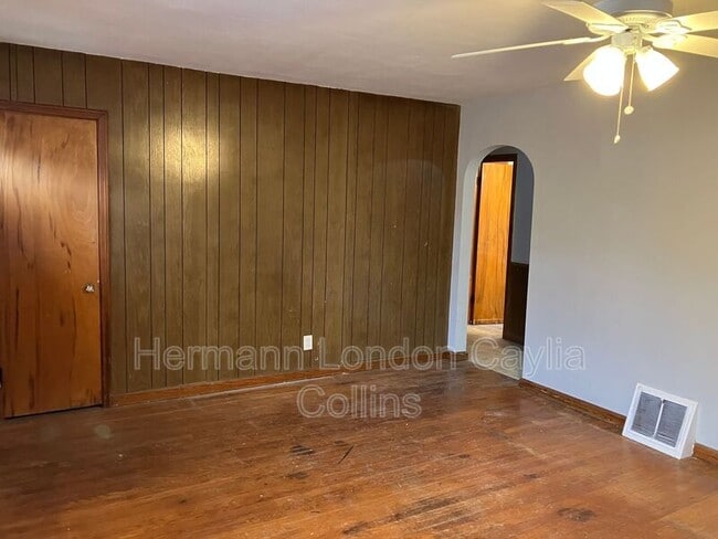 Building Photo - 360 S Harvey Ave