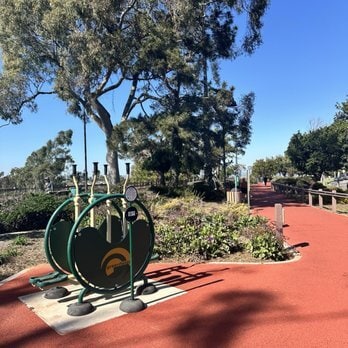 Local walking/workout park close by - 5037 Parkglen Ave