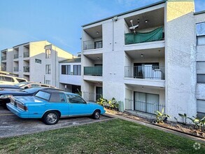 Building Photo - 2824 S Bartell Dr