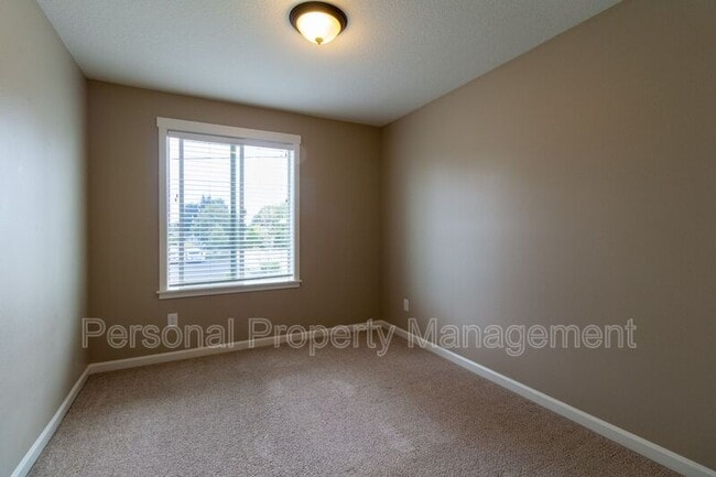 Building Photo - 13018 NE 28th Way