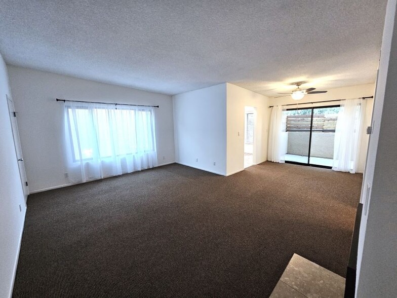 Building Photo - 2349 S Bentley Ave